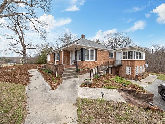 3rd image of 723 Haynes Rd