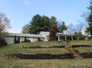 26 Sand Trap Rd, Waynesville, NC 28786