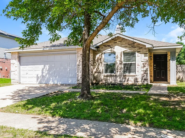 3808 Kenzie Ct — Photo 3