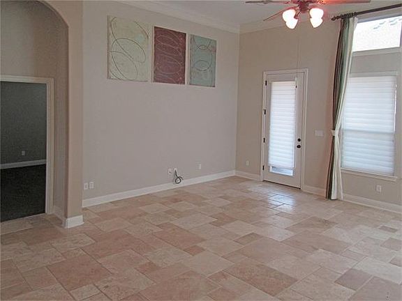 4th image of 102 Glen Heather Ct