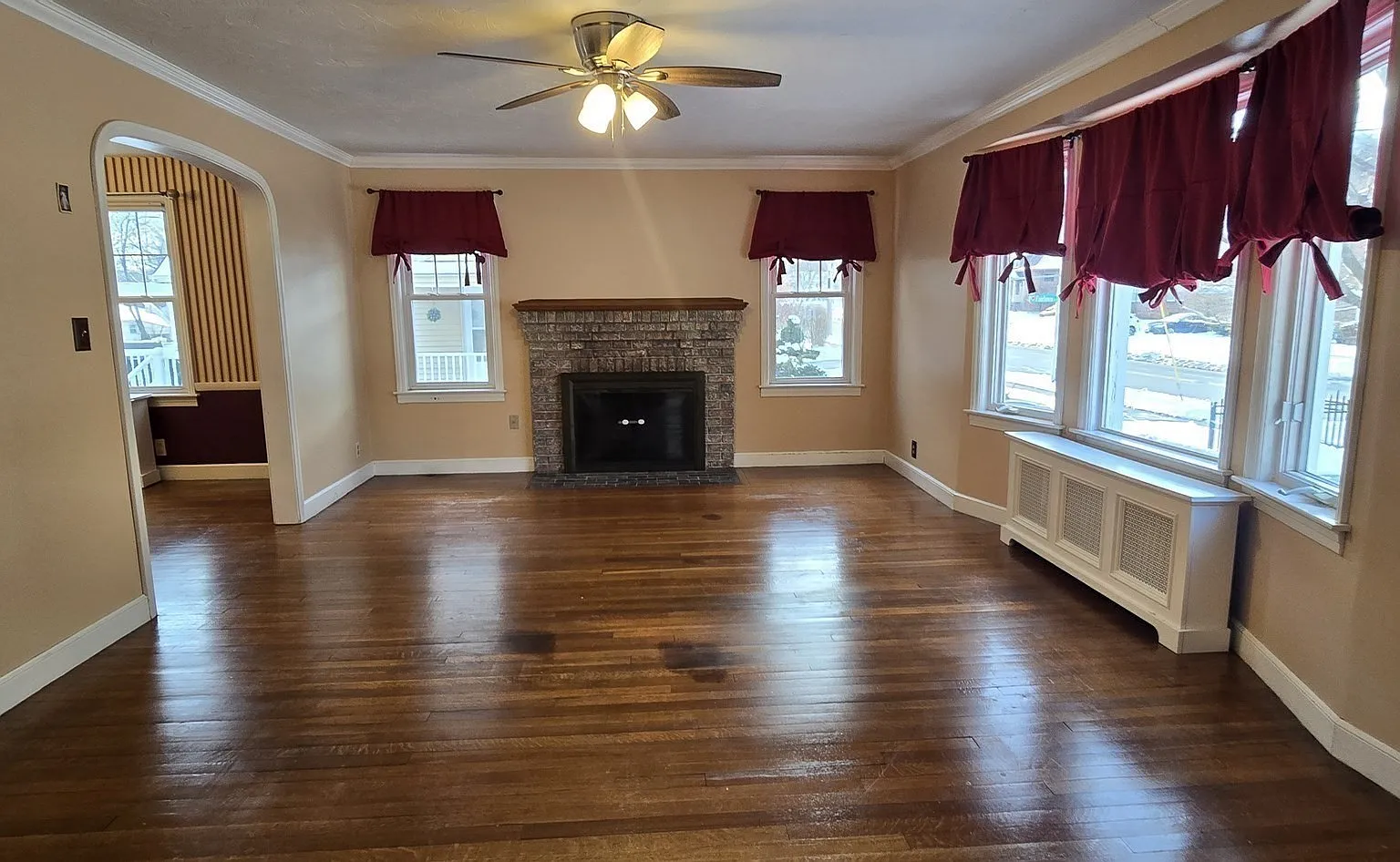 3 bed, 1.5 bath, 2518 sqft, $3,500 — Photo 4
