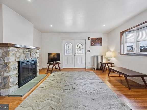 4th image of 328 Blanchard Rd