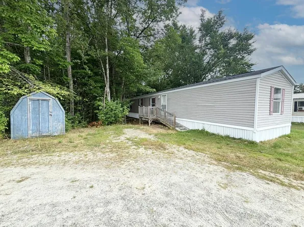 17 Winter Drive, Farmingdale, ME 04344
