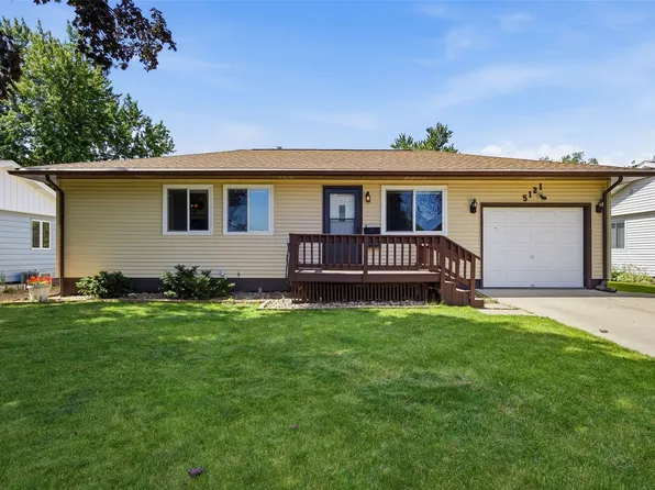 5121 Kesler Rd NW, Cedar Rapids, IA 52405