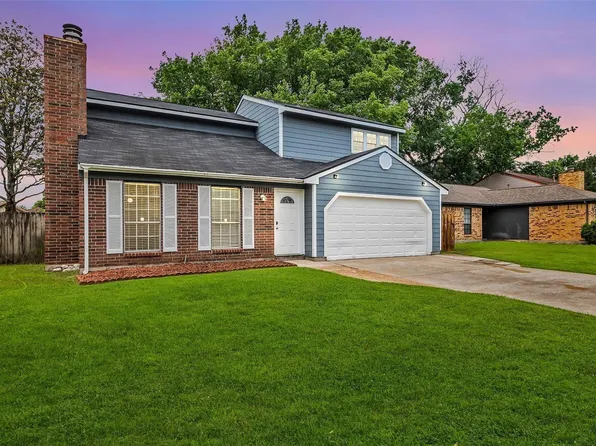 15830 Pipers View Dr, Webster, TX 77598