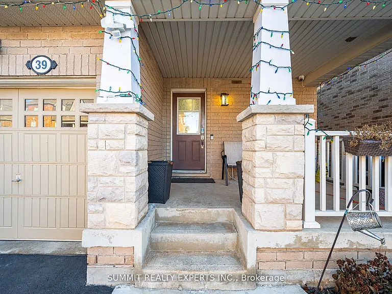 39 Donomore Dr #UPPER — Photo 6