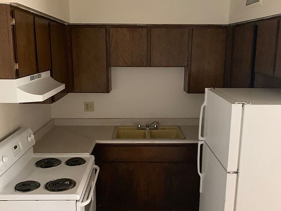 3rd image of 625 N Royal Crest Cir #21