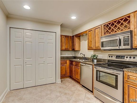 5th image of 210 15th St E APT 4
