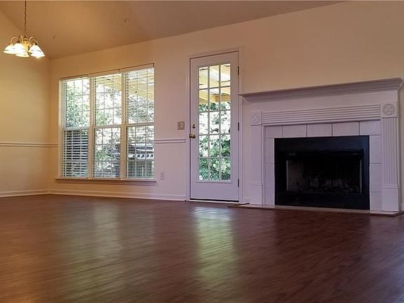 3rd image of 158 Williams Ave