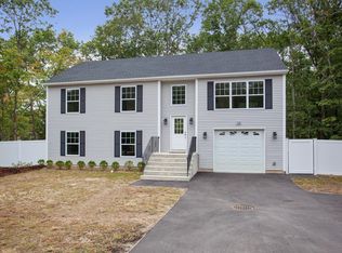 115 Middle Country Rd, Ridge, NY 11961