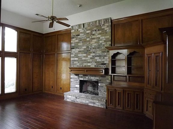 RICH BLOCK PANELING INVITES YOU INTO YOUR FAMILY ROOM