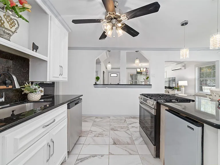 1604 W Alabama St — Photo 11