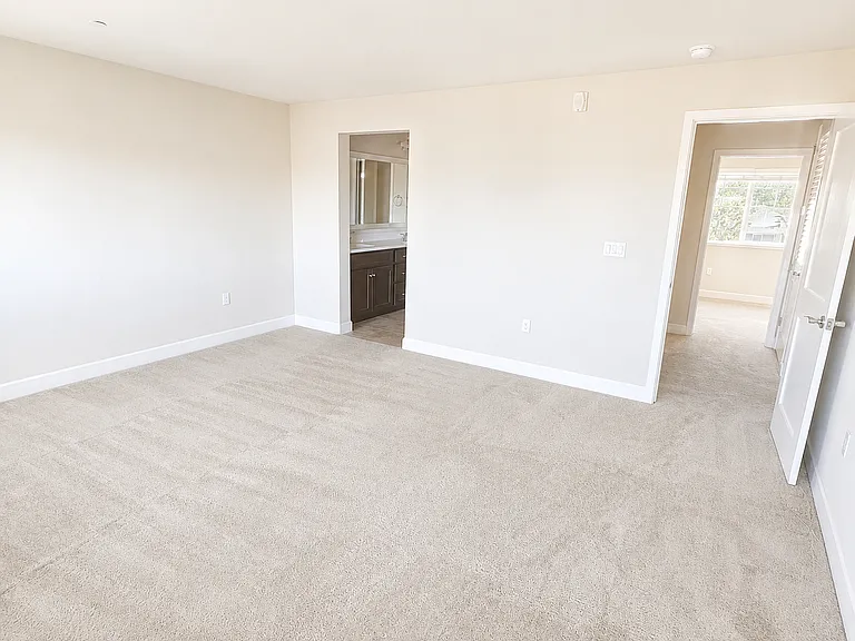 3rd Floor: Master Bedroom