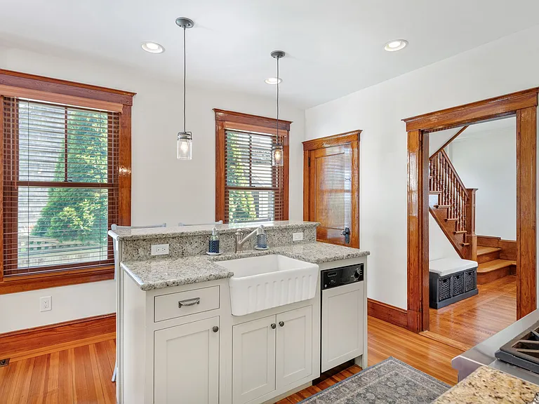 8 Bush St — Photo 25