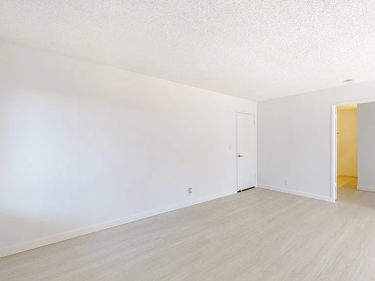 Saddleback Ranch Apartments — Photo 15