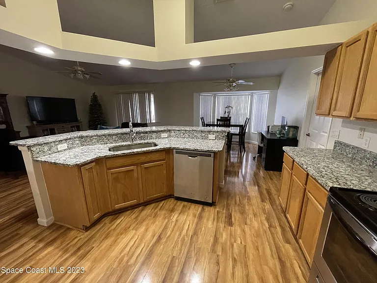 1738 Loquat Ct NW — Photo 6
