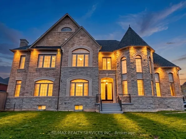 28 Pendergast Ct, Brampton, ON L6P 4G7