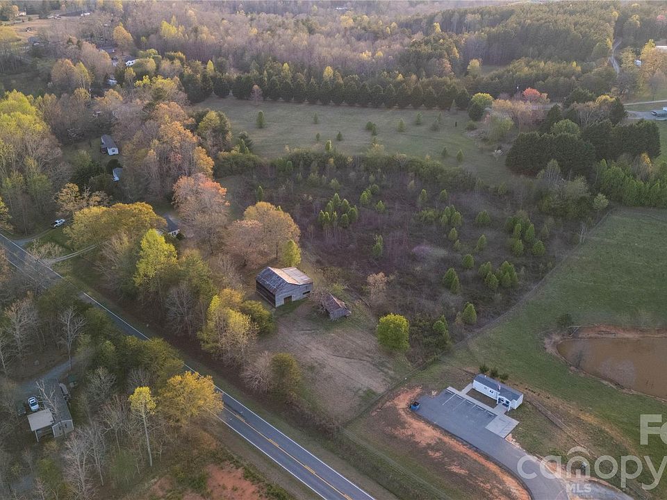 10th image of 3771 United States Highway 221 N