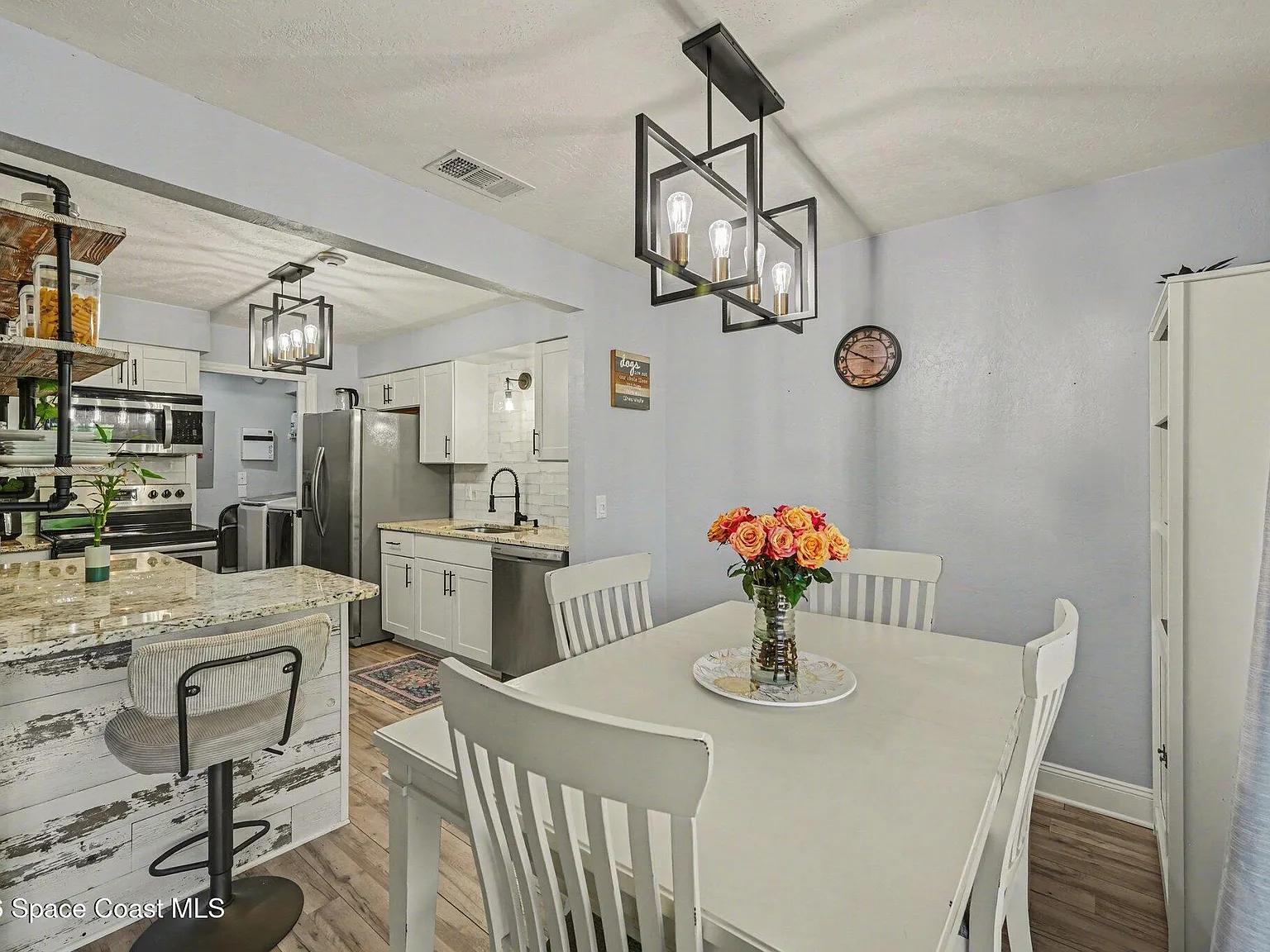 2 bed, 2.0 bath, 938 sqft, $1,800 — Photo 3