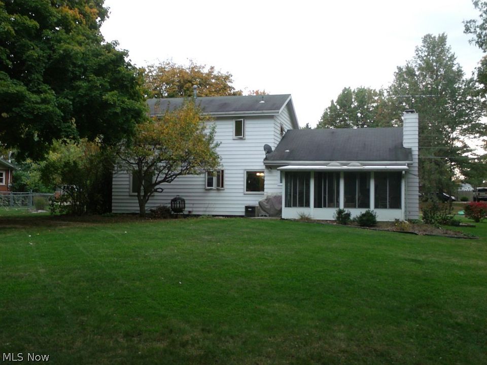 2nd image of 211 Sassafras Dr S