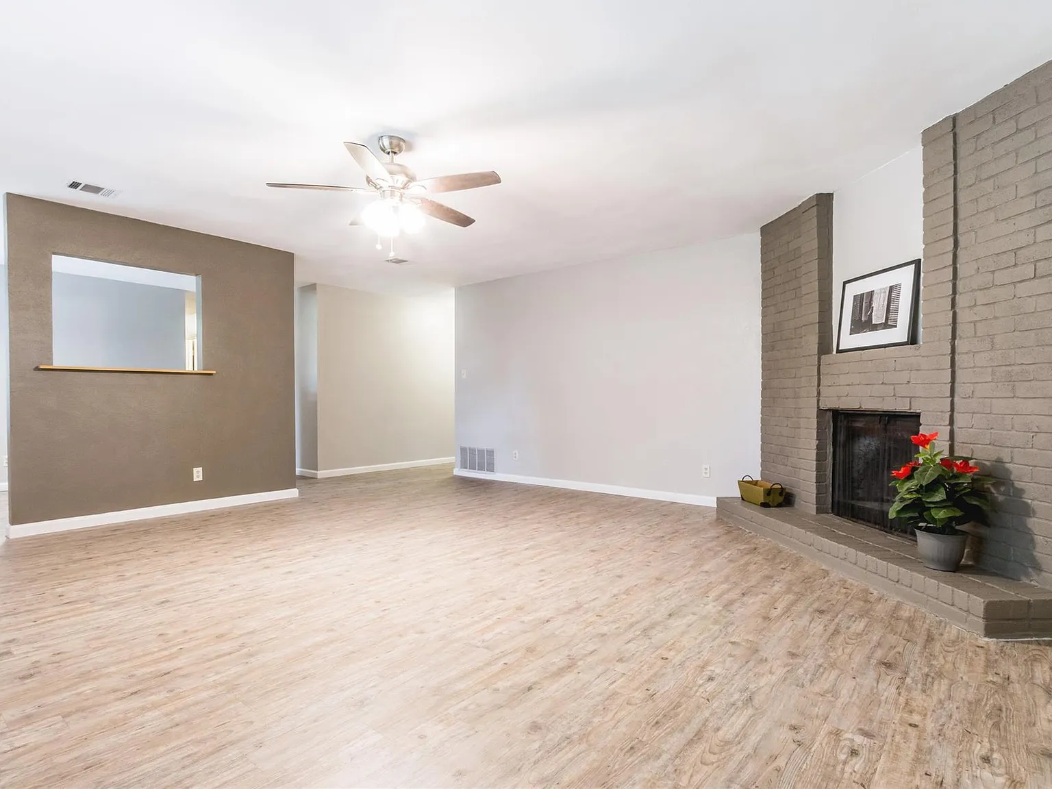 3 bed, 2.0 bath, 1381 sqft, $2,250 — Photo 4