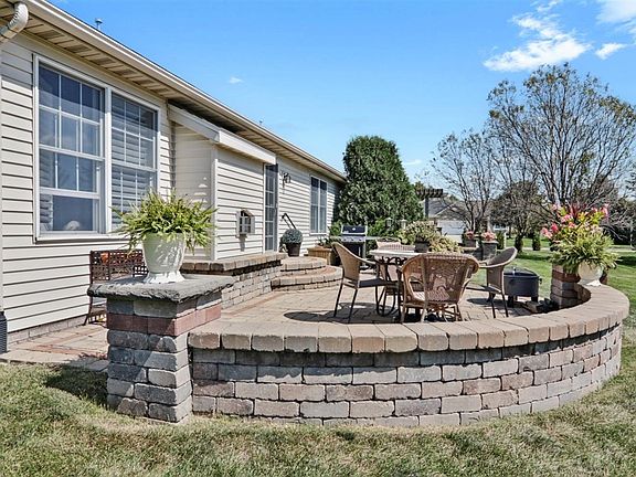 4th image of 25 Inglewood Ln