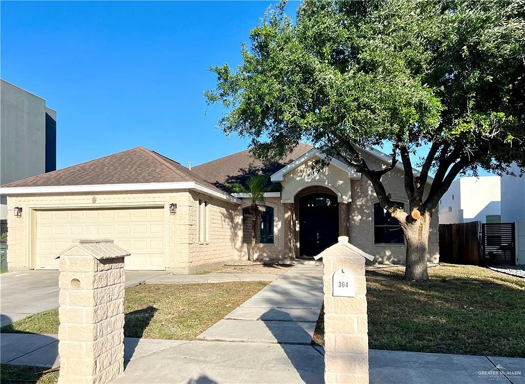 4 bed, 3.0 bath, 2100 sqft, $2,300 — Photo 1