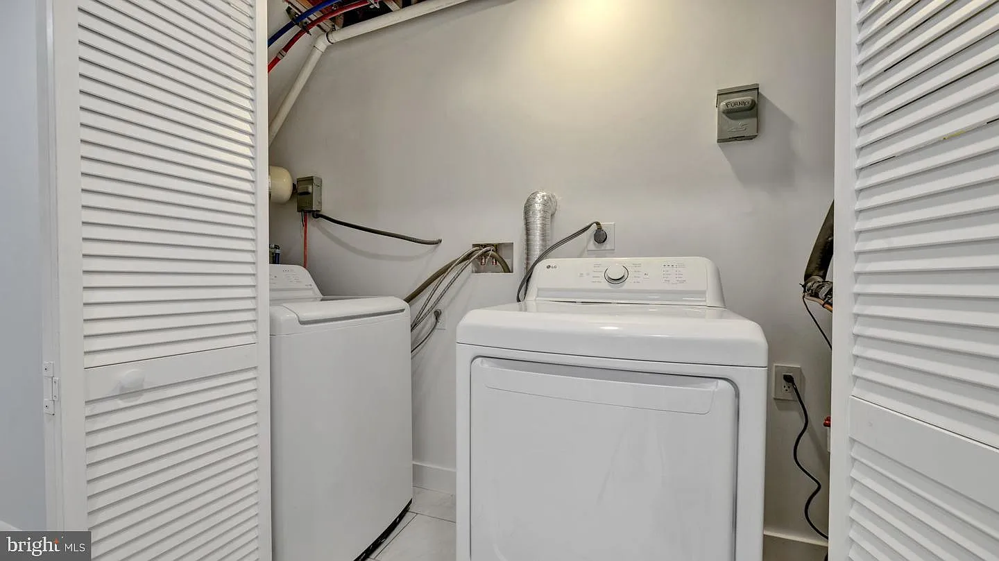 1 bed, 1.0 bath, 1000 sqft, $2,000 — Photo 2