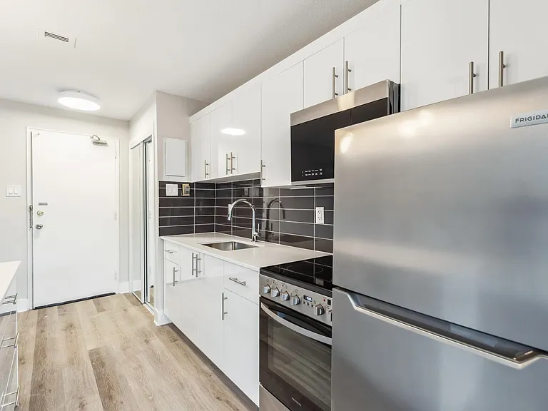 325 Besserer St — Photo 52
