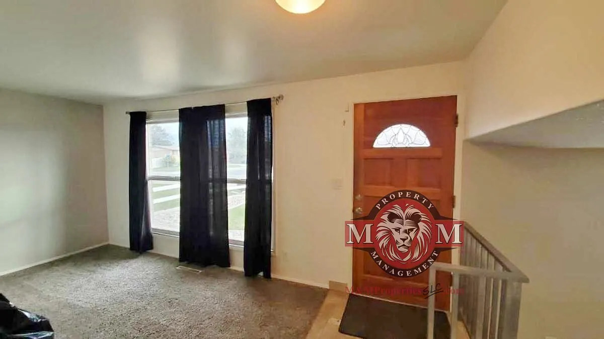 3 bed, 1708 sqft, $2,295 — Photo 2