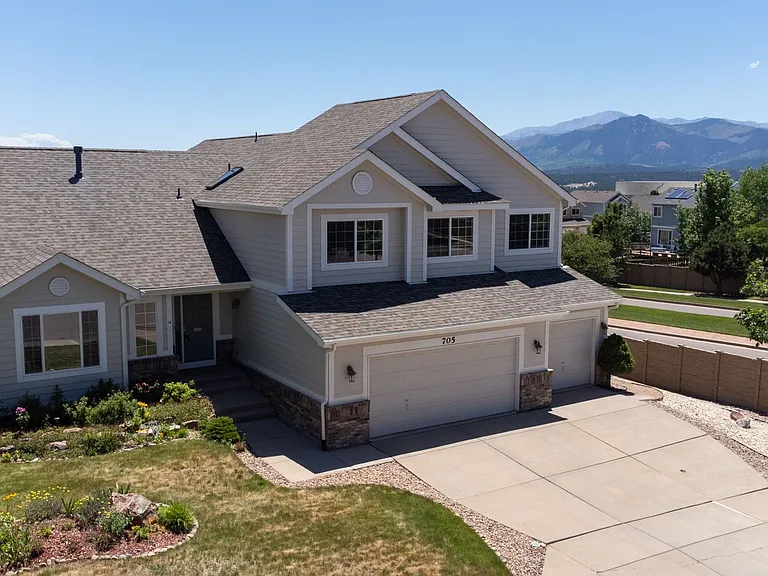 705 Witchhazel Ct — Photo 2