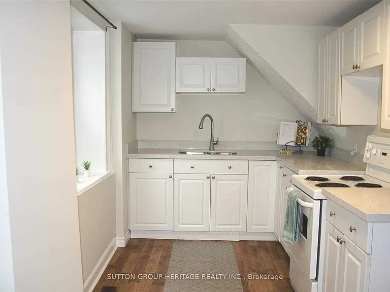 1612 Dufferin St — Photo 7