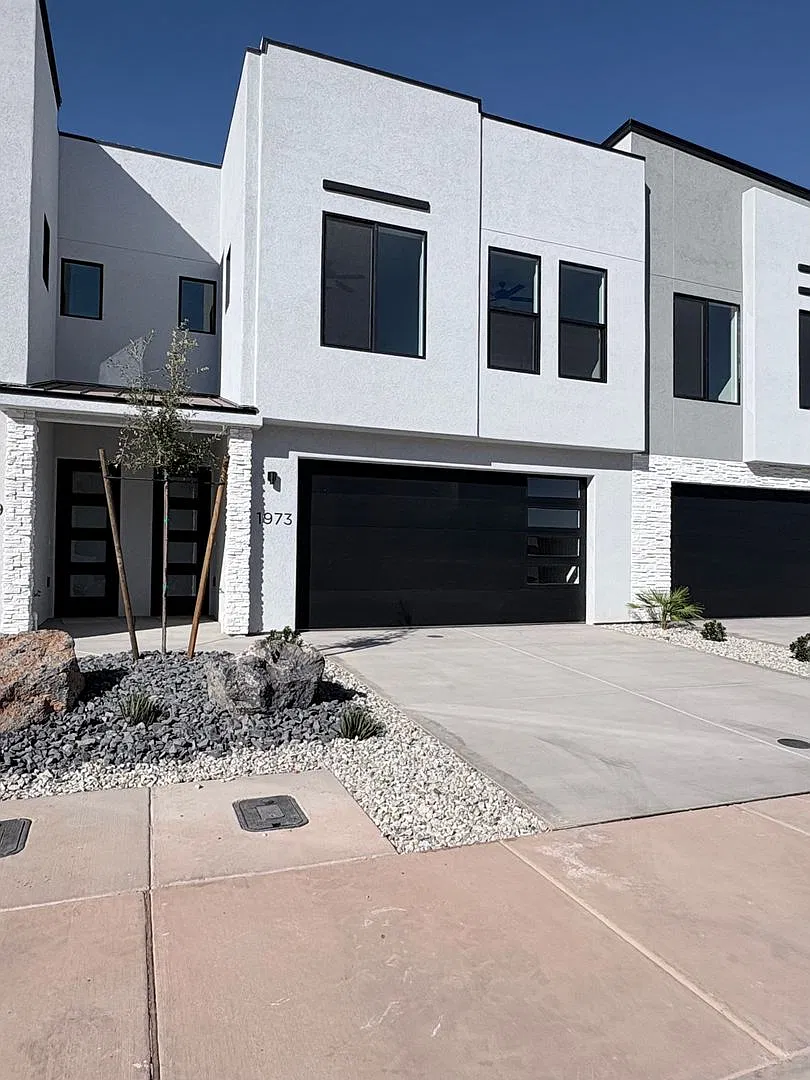 Brand New Townhome Internet Included — Photo 2