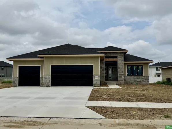 12362 Lake Vista Dr, Papillion, NE 68046