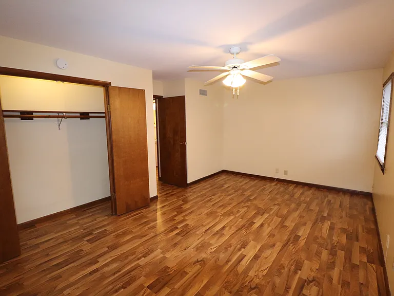 Reeveston Townhouses — Photo 21