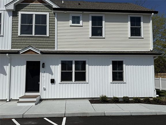 2nd image of 2907 Post Rd Suite 1