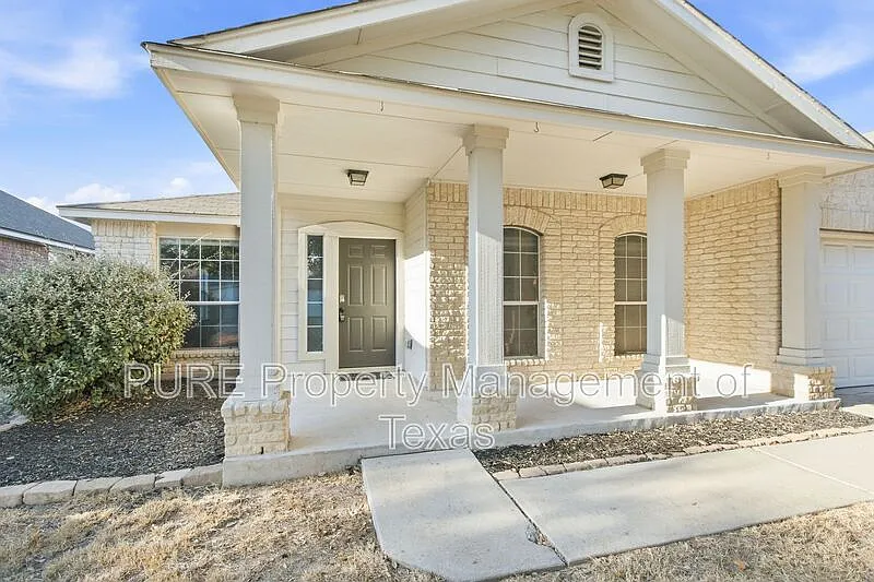 3 bed, 2.0 bath, 1843 sqft, $2,095 — Photo 2