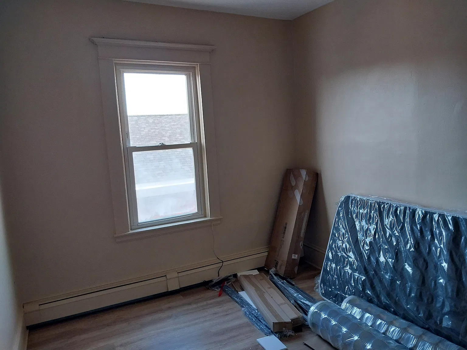 12 bed, 120 sqft, $850 — Photo 2