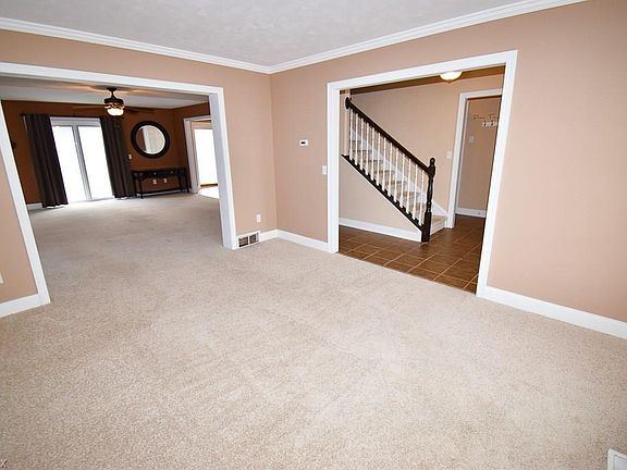 5th image of 25660 Edgecliff Dr