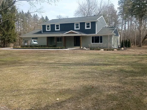 7189 Meadowlake Rd, Bloomfield Hills, MI 48301