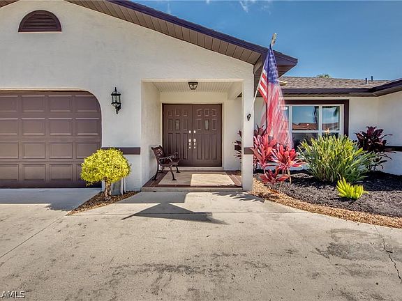 2nd image of 619 SW 52nd St