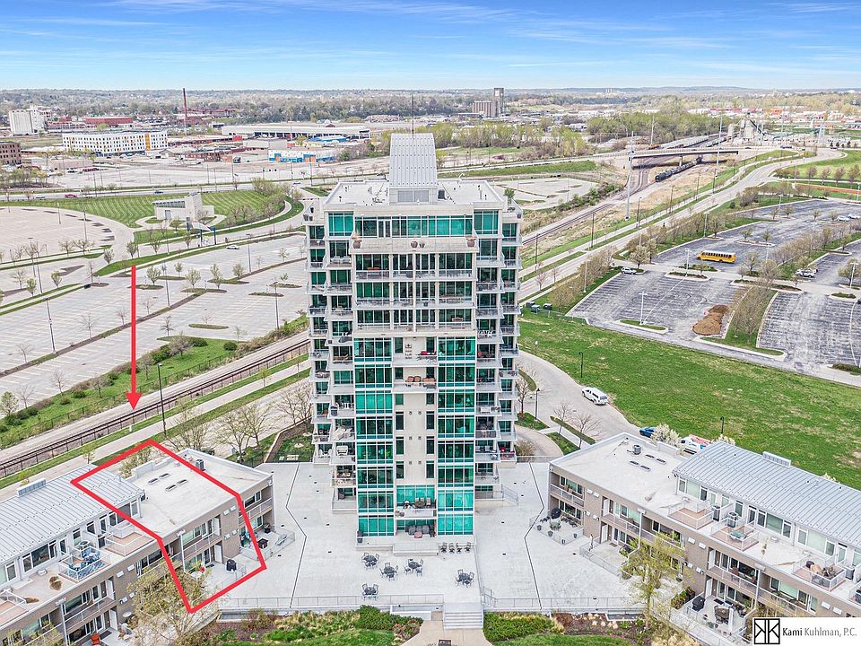 1st image of 737 Riverfront Dr