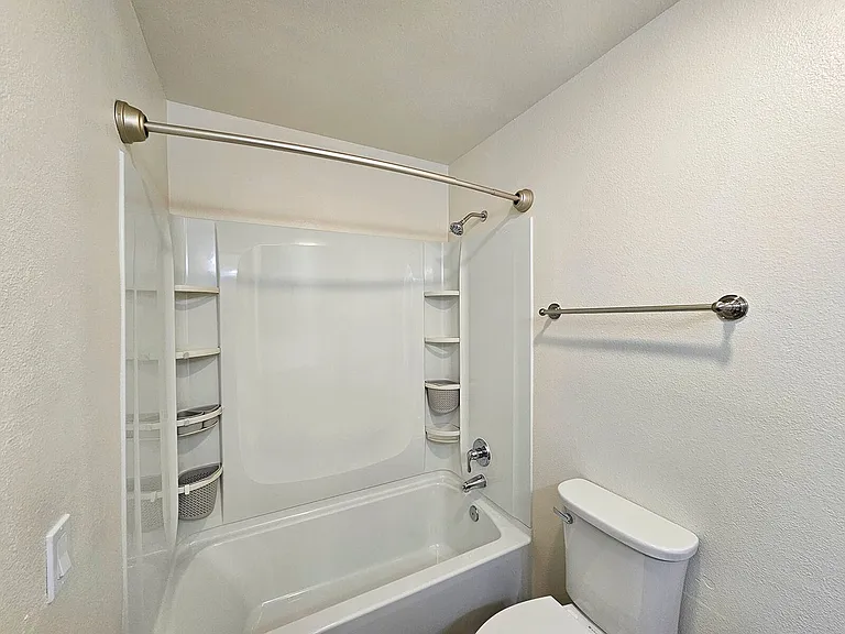 WELCOME TO THE VINE APARTMENTS! — Photo 14