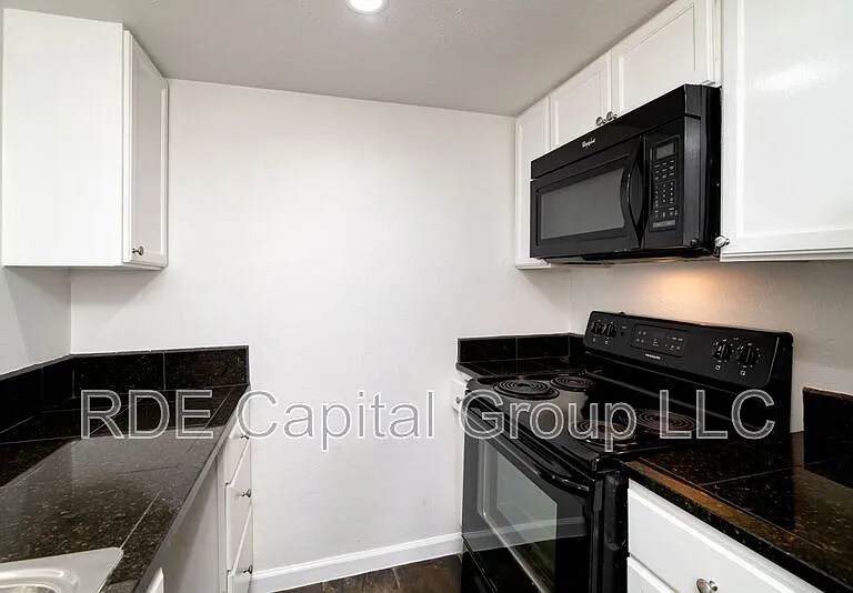 2816 Throckmorton St #7 — Photo 7