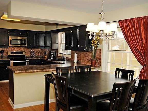 Eat-in Kitchen