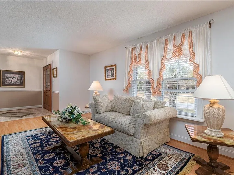 109 Swan Dr — Photo 8