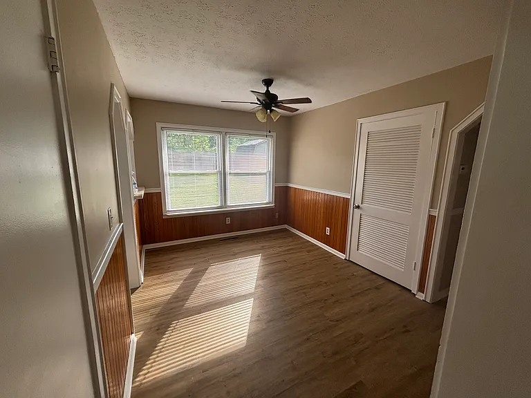 1807 Ashmoor Ln — Photo 9