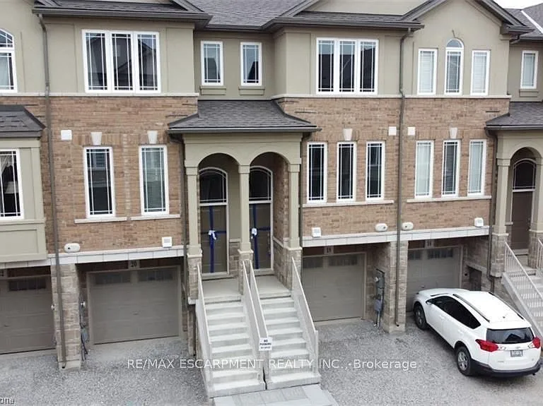 18 Aqua Ln — Photo 1