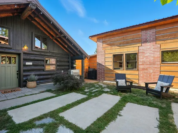 27123 N Scotts Ridge Ln, Chattaroy, WA 99003
