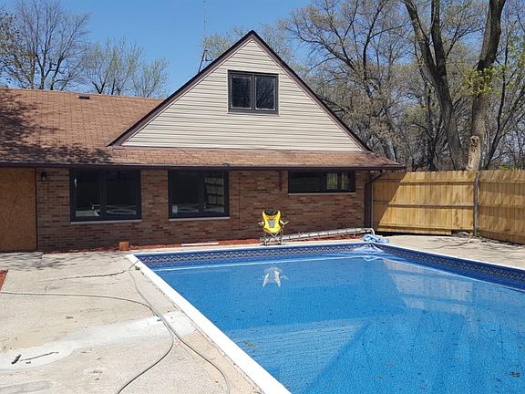 4th image of 5797 Evergreen Ave